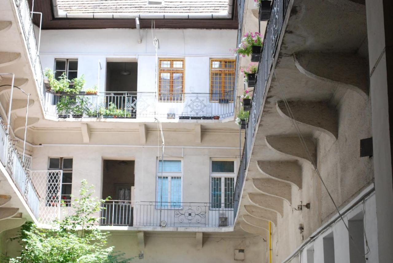 Stylish Studios Apartment In The City Center With Air Conditioning บูดาเปสต์ ภายนอก รูปภาพ