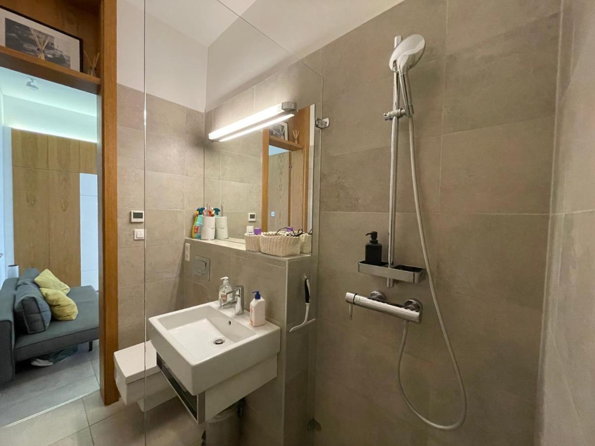 Stylish Studios Apartment In The City Center With Air Conditioning บูดาเปสต์ ภายนอก รูปภาพ